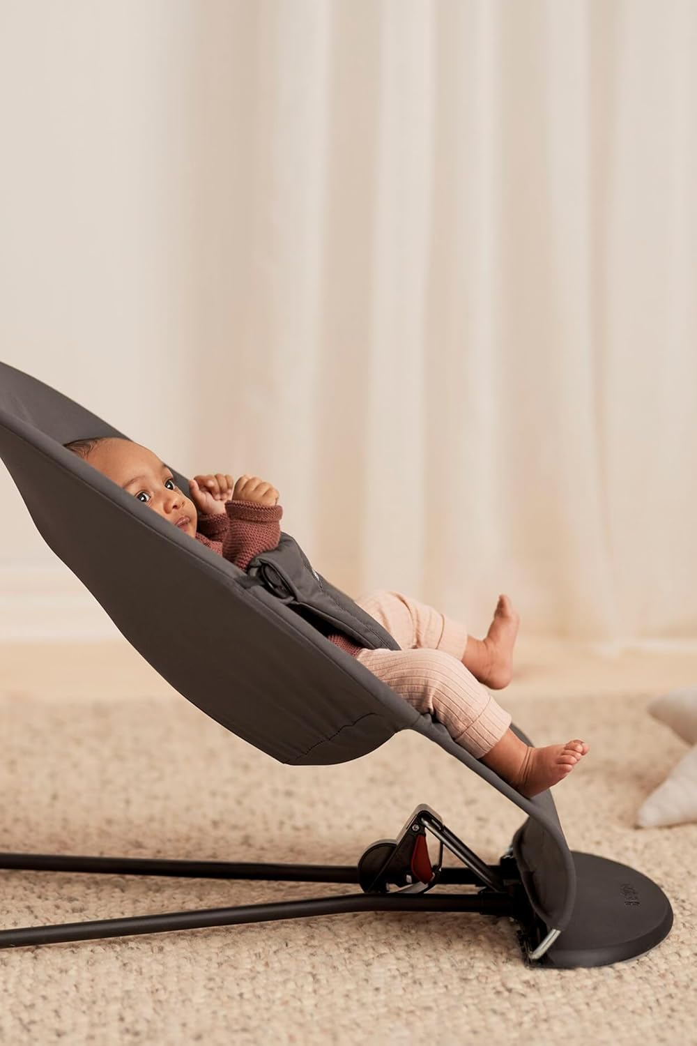 טרמפולינת תינוק BabyBjörn – נדנוד טבעי ונעים