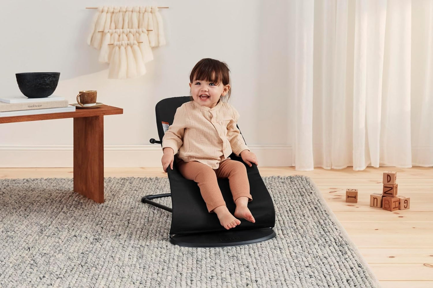 טרמפולינת תינוק BabyBjörn – נדנוד טבעי ונעים